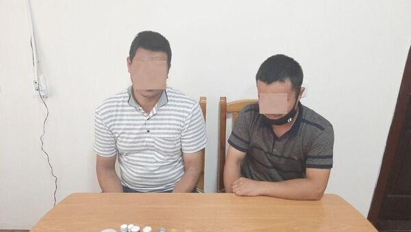 В Навои двое мужчин пытались продать самодельные золотые монеты - Sputnik Узбекистан