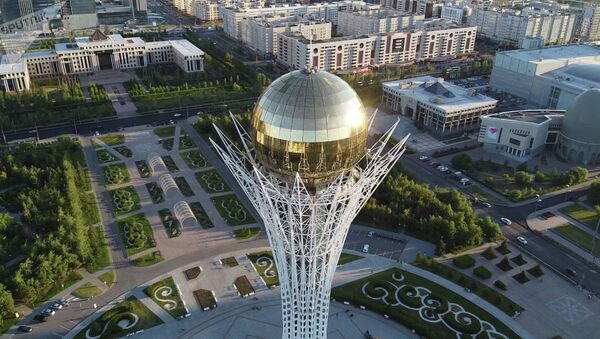 Символ столицы Казахстана - Байтерек - с высоты птичьего полета. Невероятный ракурс! - Sputnik Ўзбекистон