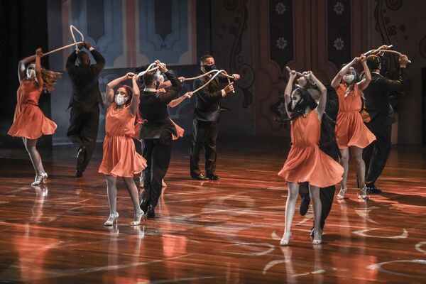 В фестивале принимают участие танцоры из разных частей света - Sputnik Узбекистан