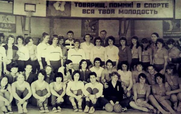 Хоккеистка Алина Хам на Олимпиаде-80: японские кроссовки и защита фамилии Хоккеистка Алина Хам на Олимпиаде-80: японские кроссовки и защита фамилии - Sputnik Узбекистан