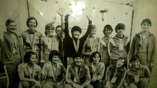 Хоккеистка Алина Хам на Олимпиаде-80: японские кроссовки и защита фамилии Хоккеистка Алина Хам на Олимпиаде-80: японские кроссовки и защита фамилии - Sputnik Узбекистан