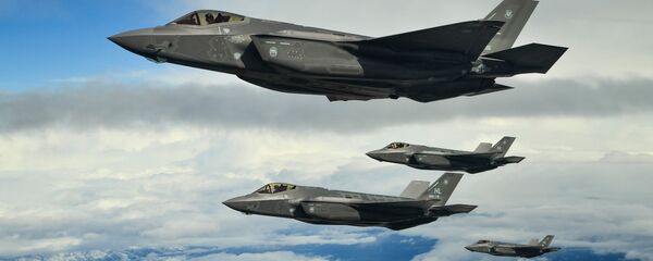 Истребители-бомбардировщики пятого поколения F-35 - Sputnik Узбекистан