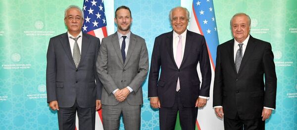 Министр иностранных дел Узбекистана Абдулазиз Камилов встретился со спецпредставителем США по афганскому примирению Залмаем Халилзадом и главным исполнительным директором корпорации финансирования международного развития США (DFC) Адамом Болером Министр иностранных дел Узбекистана Абдулазиз Камилов встретился со спецпредставителем США по афганскому примирению Залмаем Халилзадом и главным исполнительным директором корпорации финансирования международного развития США (DFC) Адамом Болером - Sputnik Ўзбекистон