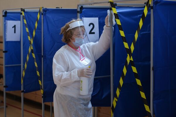 В России проходит заключительный день голосования по поправкам к Конституции - Sputnik Узбекистан