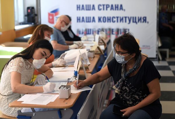 В России проходит заключительный день голосования по поправкам к Конституции - Sputnik Узбекистан
