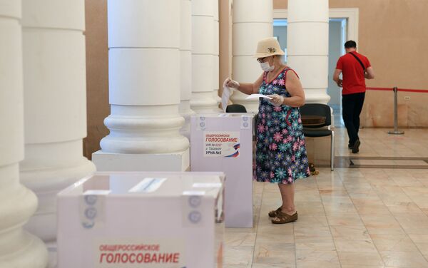 Голосование по поправкам к Конституции РФ в Ташкенте - Sputnik Узбекистан