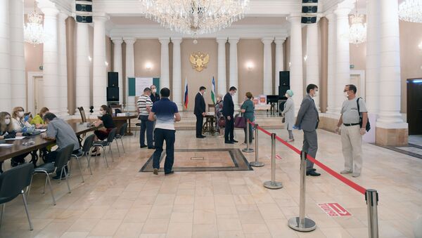 Голосование по поправкам к Конституции РФ в Ташкенте - Sputnik Узбекистан