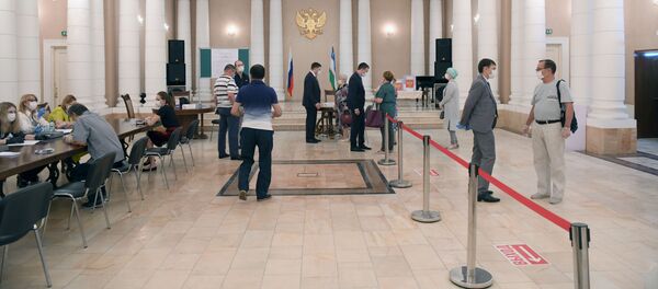 Голосование по поправкам к Конституции РФ в Ташкенте - Sputnik Узбекистан