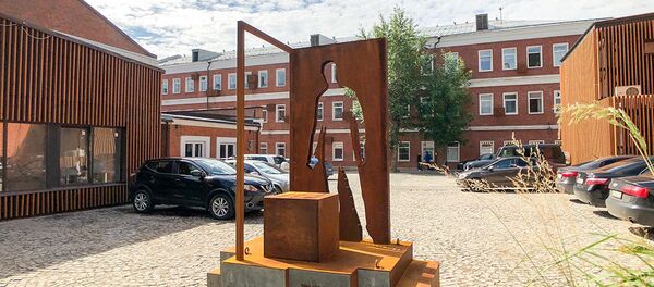 Герои карантина: в Москве установлен памятник курьерам Герои карантина: в Москве установлен памятник курьерам - Sputnik Узбекистан