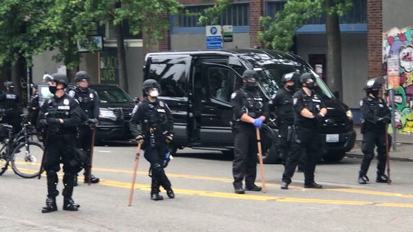 Сиэтл освобожден от анархистов: полиция США ликвидировала автономную зону CHAZ - Sputnik Ўзбекистон