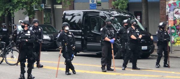 Sietl osvobojden ot anarxistov: politsiya SShA likvidirovala avtonomnuyu zonu CHAZ - Sputnik O‘zbekiston