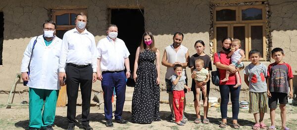 Благотворительная акция РЦНК в Ташкенте Доброе сердце - Sputnik Узбекистан