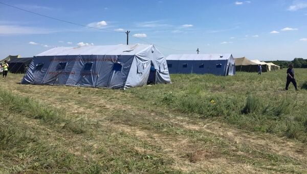 Палаточный городок на границе РФ и Казахстана, где скопились более тысячи узбекистанцев - Sputnik Узбекистан