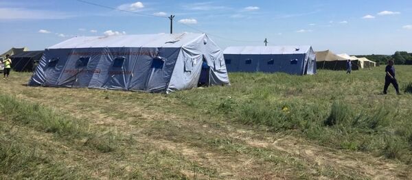 Палаточный городок на границе РФ и Казахстана, где скопились более тысячи узбекистанцев - Sputnik Узбекистан