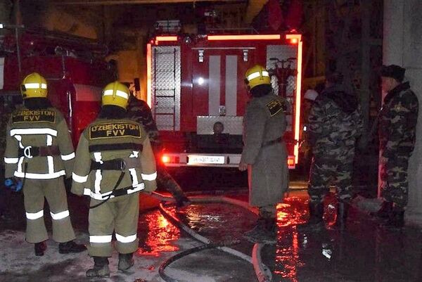 В Намангане произошел пожар в жилом доме - фото - Sputnik Узбекистан