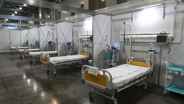 Палаты во временном госпитале для пациентов с COVID-19  - Sputnik Ўзбекистон