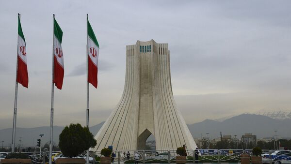 Башня Азади, построенная на одноименной площади в Тегеране - Sputnik Узбекистан