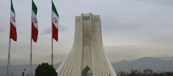 Башня Азади, построенная на одноименной площади в Тегеране - Sputnik Ўзбекистон