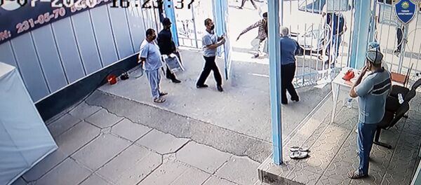 В Самарканде возбуждено уголовное дело в отношении лица избившего врача и сторожа больницы В Самарканде возбуждено уголовное дело в отношении лица избившего врача и сторожа больницы - Sputnik Узбекистан