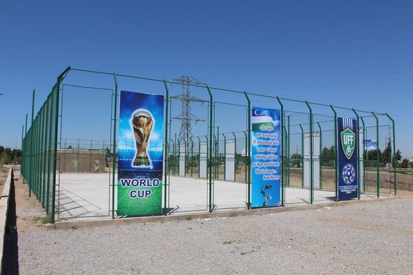 В Карши достраивают аллею с фонтаном и стадион — фото - Sputnik Узбекистан