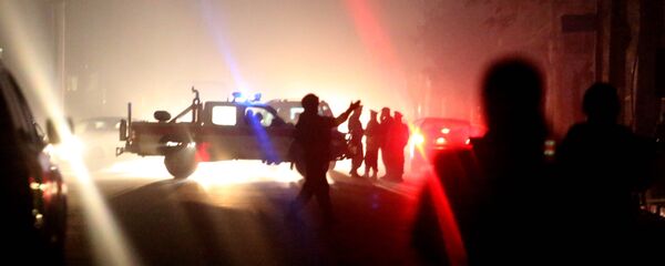 Афганские силы безопасности осматривают место взрыва в Кабуле Афганские силы безопасности осматривают место взрыва в Кабуле - Sputnik Ўзбекистон