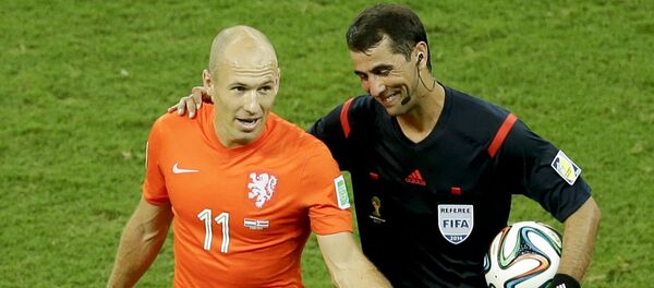 Ўзбек арбитри Равшан Эрматов. Ўзбек арбитри Равшан Эрматов. - Sputnik Ўзбекистон