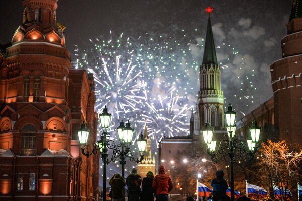 Празднование Нового года в Москве - Sputnik Узбекистан