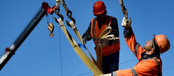 Рабочие во время строительства Рабочие во время строительства - Sputnik Узбекистан