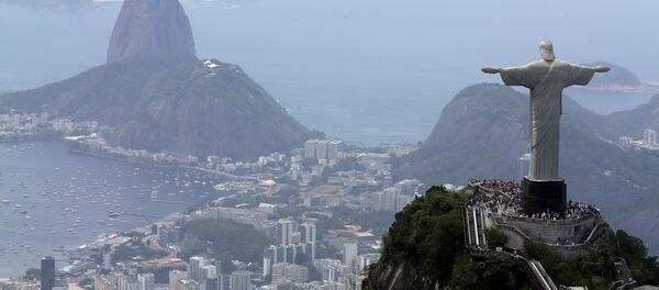 Статуя Христа в Рио-де-Жанейро Статуя Христа в Рио-де-Жанейро - Sputnik Узбекистан