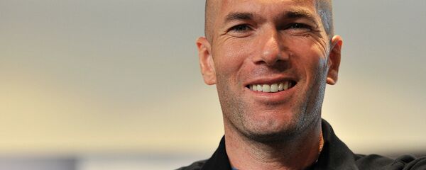 Французский футболист Зинедин Зидан Французский футболист Зинедин Зидан - Sputnik Узбекистан