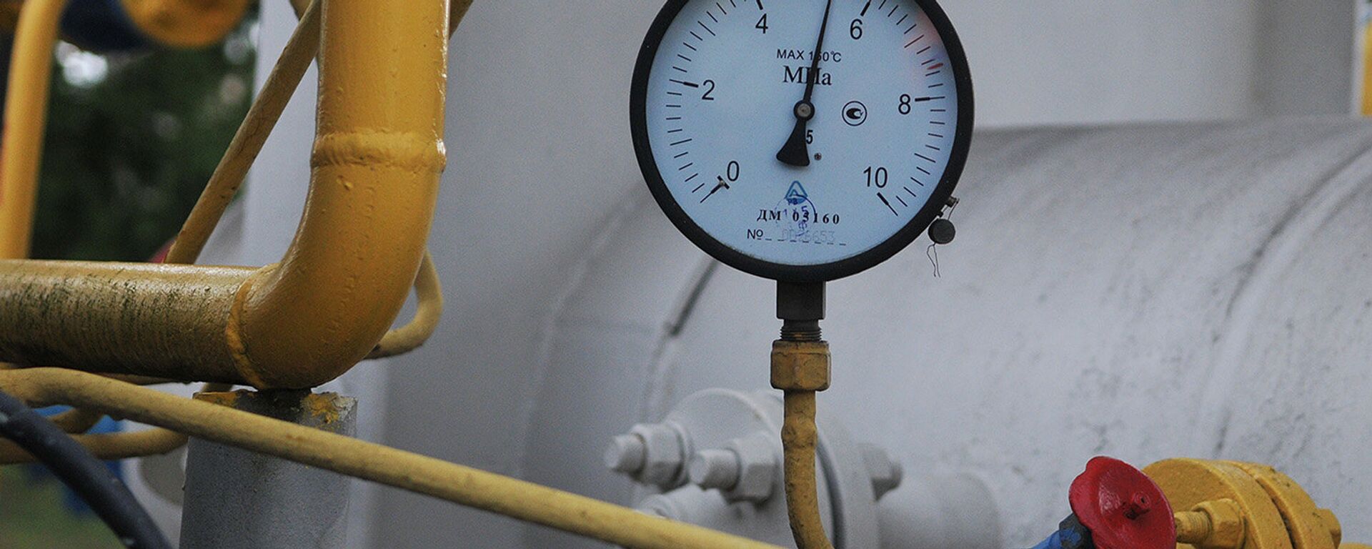 Манометр на газокомпрессорной станции - Sputnik Ўзбекистон, 1920, 03.05.2026