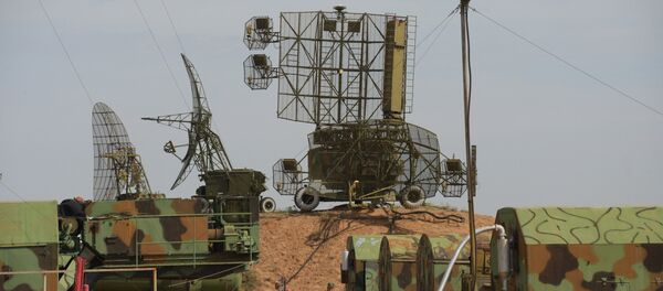 Комплекс С-300ПМ, развернутый на полигоне в рамках учений ПВО и ВВС Комплекс С-300ПМ, развернутый на полигоне в рамках учений ПВО и ВВС - Sputnik Узбекистан