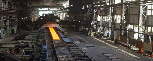 Прокат стали на металлургическом заводе Прокат стали на металлургическом заводе - Sputnik Ўзбекистон