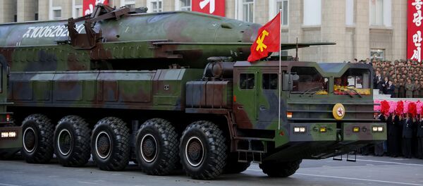 Баллистические ракеты на параде в Пхеньяне. Северная Корея - Sputnik Ўзбекистон