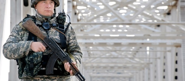 Узбекский пограничник на посту Узбекский пограничник на посту - Sputnik Ўзбекистон