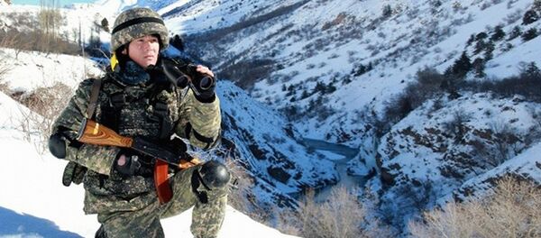 Ўзбек чегарачиси Ўзбек чегарачиси - Sputnik Ўзбекистон