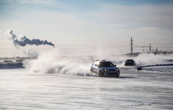 Чемпионат по ледовым автогонкам в Амурской области - Sputnik Узбекистан