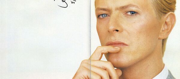 Британский рок-певец Девид Боуи. 1983 Британский рок-певец Девид Боуи. 1983 - Sputnik Узбекистан