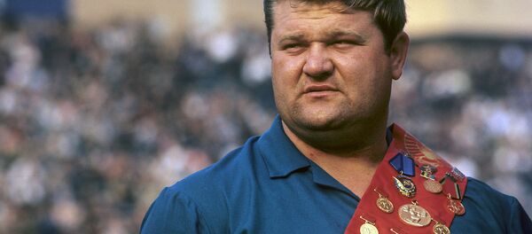 Олимпийский чемпион по тяжелой атлетике Леонид Жаботинский Олимпийский чемпион по тяжелой атлетике Леонид Жаботинский - Sputnik Узбекистан