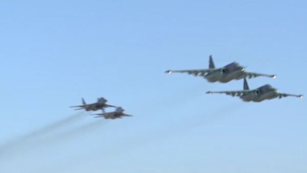 Совместный боевой вылет российских Су-25 и сирийских МиГ-29 - Sputnik Узбекистан