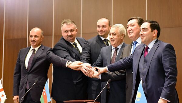 Рукопожатие после подписание протокола - Sputnik Узбекистан