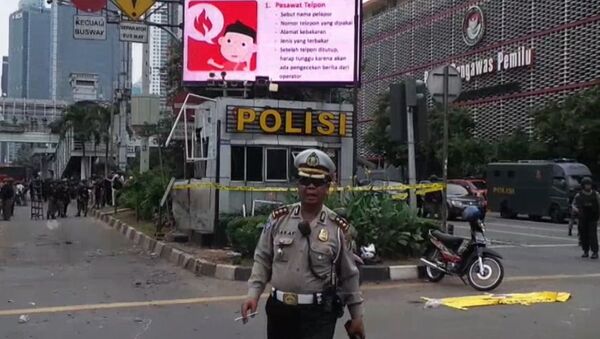 Джакарта после терактов: военные патрули и работа полиции - Sputnik Узбекистан