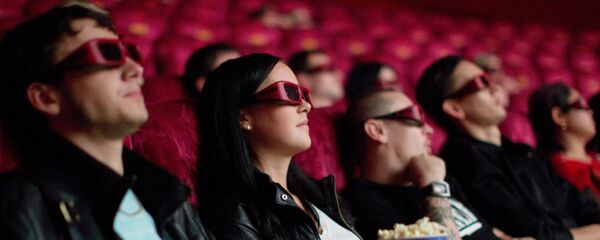 Зрители сидят в кинотеатре Зрители сидят в кинотеатре - Sputnik Ўзбекистон