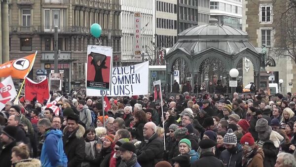Марш в Кельне и митинг в Штутгарте: Германия протестует против насилия - Sputnik Ўзбекистон