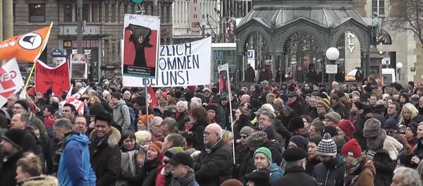 Марш в Кельне и митинг в Штутгарте: Германия протестует против насилия Марш в Кельне и митинг в Штутгарте: Германия протестует против насилия - Sputnik Узбекистан