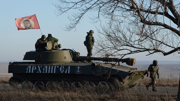 Отвод колонны тяжелой военной техники ДНР из Донецкой области - Sputnik Узбекистан