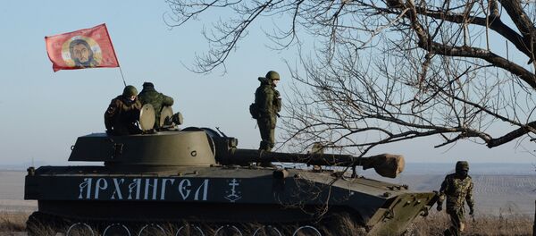 Отвод колонны тяжелой военной техники ДНР из Донецкой области Отвод колонны тяжелой военной техники ДНР из Донецкой области - Sputnik Узбекистан