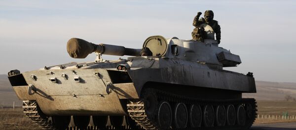 Отвод колонны тяжелой военной техники ДНР из Донецкой области Отвод колонны тяжелой военной техники ДНР из Донецкой области - Sputnik Узбекистан