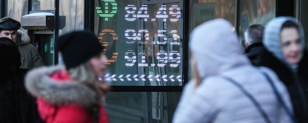 Электронное табло с информацией о курсах валют в центре Москвы - Sputnik Узбекистан