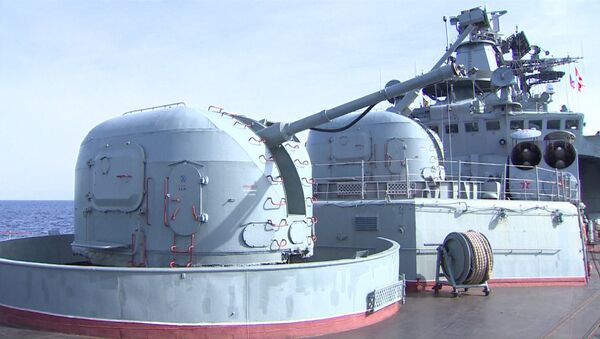 На боевом корабле Вице-адмирал Кулаков провели экскурсию для СМИ - Sputnik Узбекистан